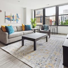 2BR Executive Downtown Retreat