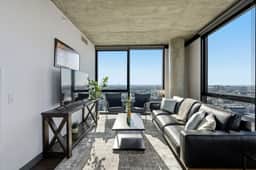 2BR/2BA Luxury Glass Apartment | Amazing Views - Image 2