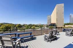 2BR Downtown Apartment with Gym & Deck - Image 4