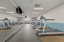 2BR Downtown Apartment with Gym & Deck - Image 5