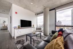 Luxury Apartment w/City Views, Downtown Location - Image 5