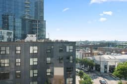 Sophisticated 4BR Suite - Walk to Shops, Dining & Transit - Image 4