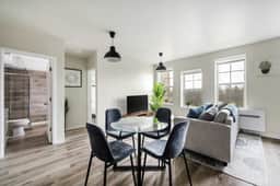 2BR Luxury Suite Near Henry Ford - Image 2