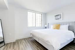 Luxury Apt: Pool & Gym, Near DC & Airport - Image 3