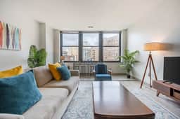 2BR Downtown Luxury Getaway - Image 5