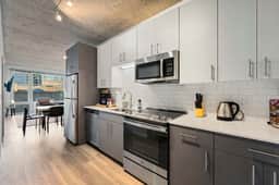 Spacious 4BR Near Fulton Market & Riverwalk - Image 2