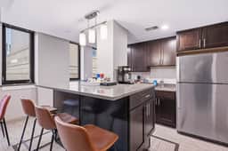 3BR Modern & Spacious Downtown Apartment - Image 3