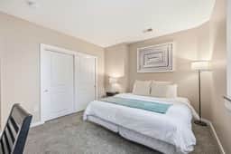 3BR Modern & Spacious Downtown Apartment - Image 5
