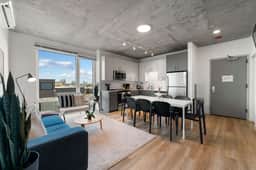 Bright 3BR Stylish Apartment Near North Ave Shops - Image 2
