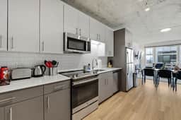 Envitae Hotel, 4BR Modern Sleek Apartment - Image 5
