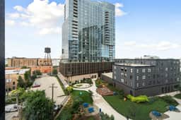 Envitae Hotel, 4BR Modern Sleek Apartment - Image 3