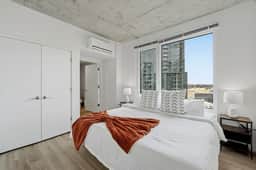 Envitae Hotel, 4BR Modern Sleek Apartment - Image 4