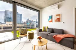 4BR Modern Urban Escape, Walk to Zoo, Lakefront & Red Line - Image 2