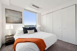 2BR City Suite w/ Amazing Glass Views - Image 3