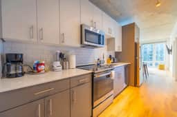 Modern 3BR Apartment Near North Ave Shops - Image 3