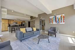 Stylish High-Rise Loft in Downtown Detroit, City Views - Image 2