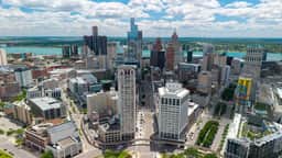 Modern Loft Living in Downtown Detroit w City View - Image 4