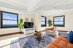 Stylish High-Rise Loft in Downtown Detroit, City Views - Image 2