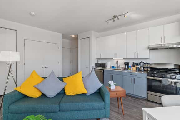 Modern & Bright Chicago City Escape - Image 1