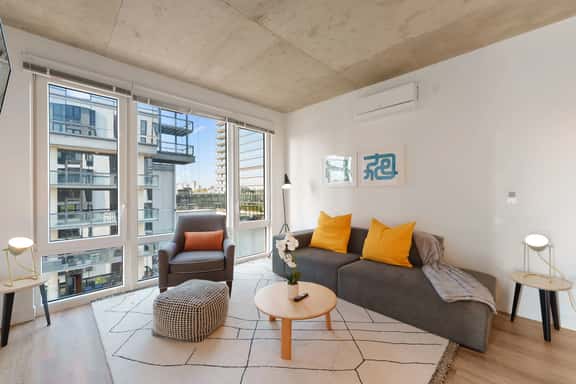 Sophisticated 4BR Suite - Walk to Shops, Dining & Transit - Image 1