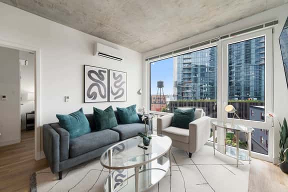 Premium Urban 4BR - Perfect Mix of Comfort & Location - Image 1