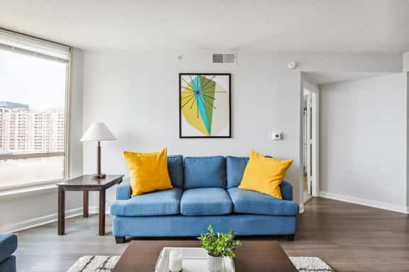 Rosslyn Luxury Apartment w/ Pool, Gym, Near DC - Image 1