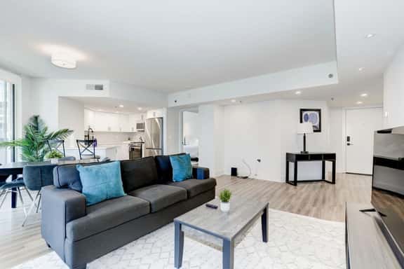 2BR Urban Oasis, DC Access with Lux Comforts - Image 1