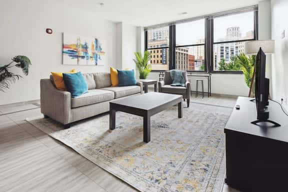 2BR Executive Downtown Retreat - Image 1