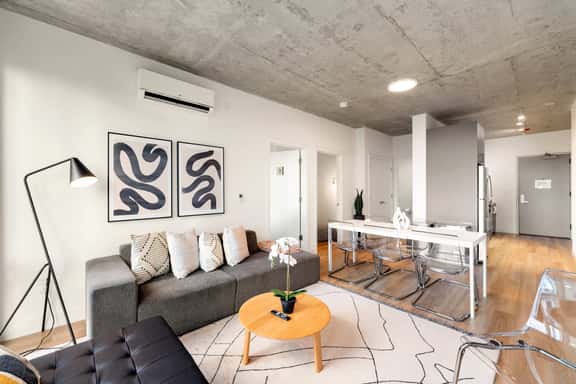 Premium 4 King Apartment w/ City Views - Image 1