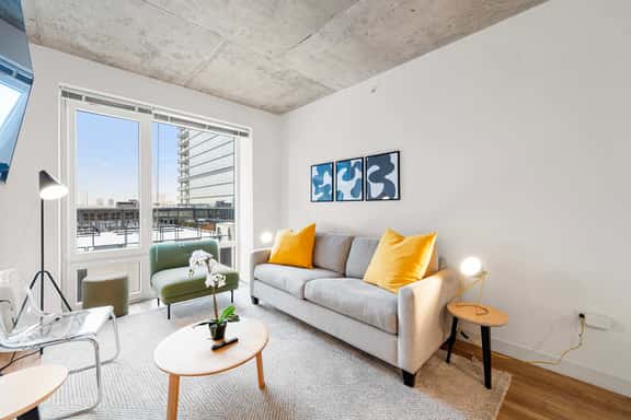 Modern 3BR City Retreat - Near Old Town - Image 1