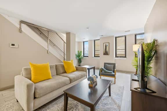 New 3BR Stylish Downtown Suite - Image 1