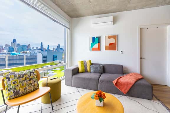 4BR Modern Urban Escape, Walk to Zoo, Lakefront & Red Line - Image 1