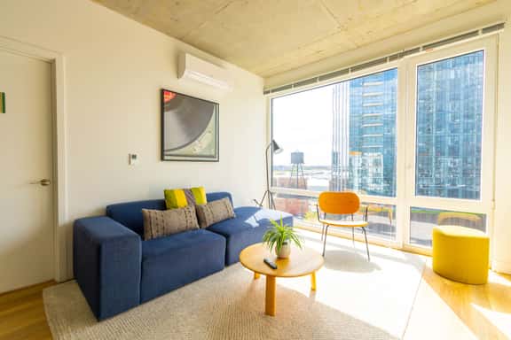 Modern 3BR Apartment Near North Ave Shops - Image 1