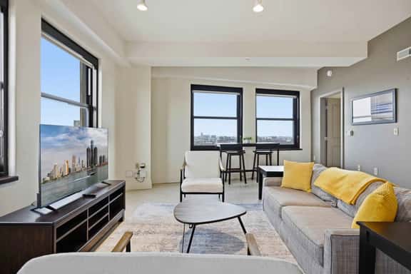 Sunlit 2BR Loft with In-Unit Laundry, Downtown Detroit - Image 1