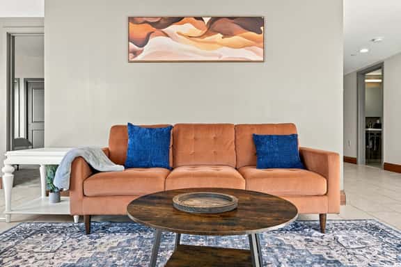 Stylish High-Rise Loft in Downtown Detroit, City Views - Image 1