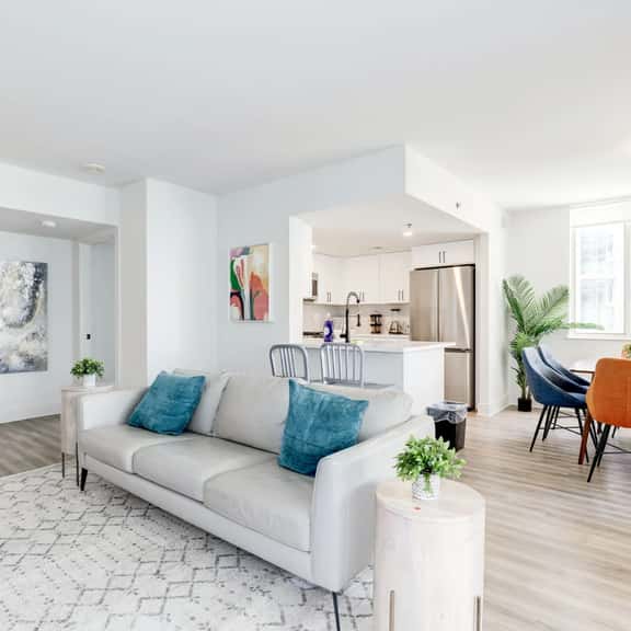 2BR Modern Apartment Near DC & Airport - Image 1