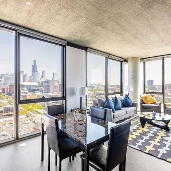 Glass Views, 2 King Bed Perfect City Escape - Image 1