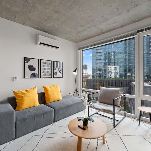 Spacious 4BR Central Apartment w/ Skyline Views - Image 1