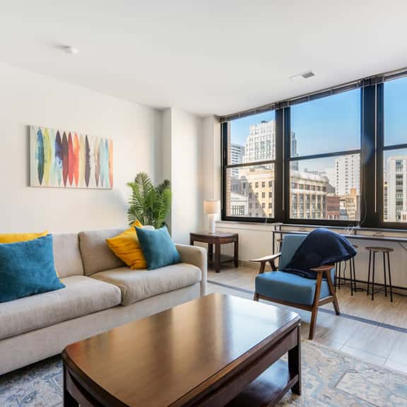 2BR Downtown Luxury Getaway - Image 1