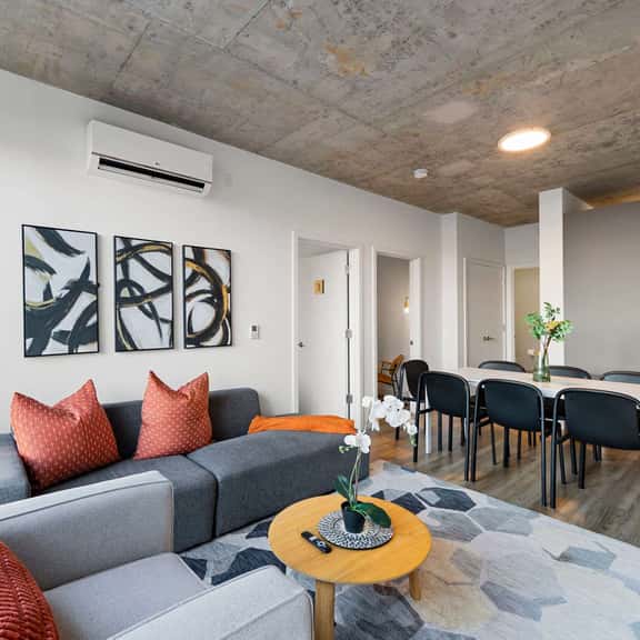 Spacious 4BR Near Fulton Market & Riverwalk - Image 1