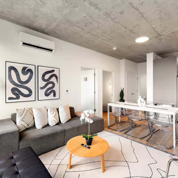 Premium 4 King Apartment w/ City Views - Image 1