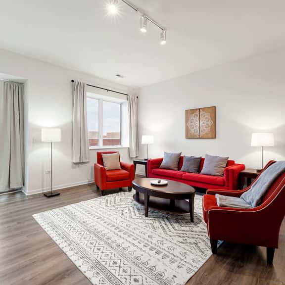 Bronzeville Gem: Balcony, Gym & Rooftop Deck - Image 1