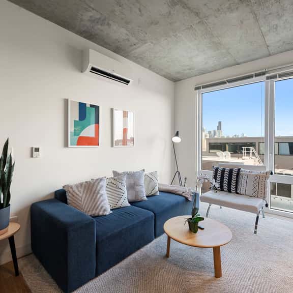 Bright 3BR Stylish Apartment Near North Ave Shops - Image 1