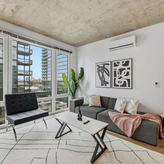 Envitae Hotel, 4BR Modern Sleek Apartment - Image 1