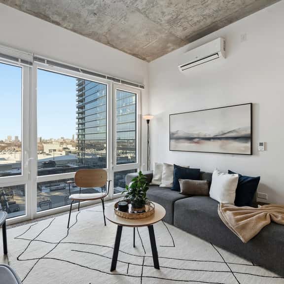 ENVITAE Hotel, 4BR Luxury Modern Apartments - Image 1