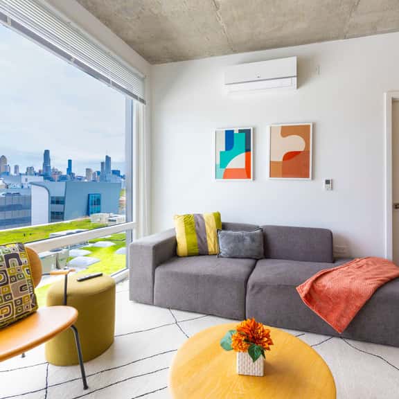 4BR Modern Urban Escape, Walk to Zoo, Lakefront & Red Line - Image 1
