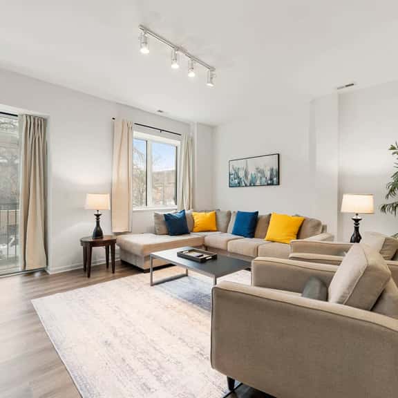 Spacious 3BR · Bronzeville/South Loop · Sleeps 8 - Image 1