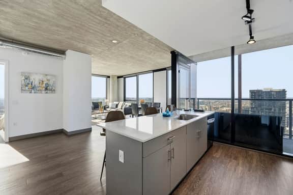 2BR/2BA Luxury Glass Apartment | Amazing Views - Image 5