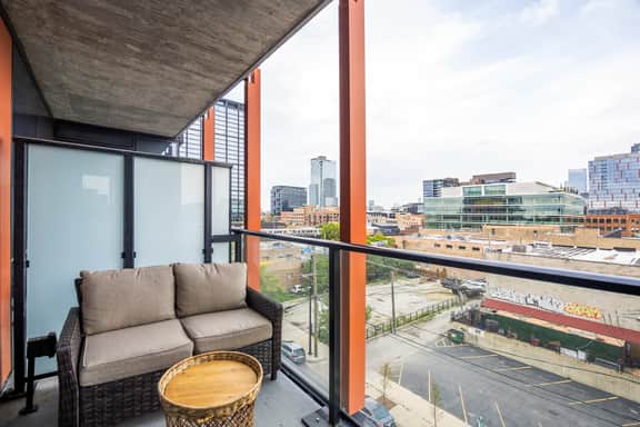 New, Sleek 2BR - Perfect Blend of Comfort & Style in Chicago - Image 2