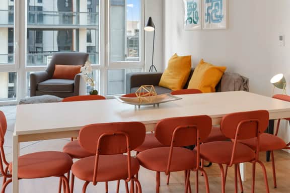 Sophisticated 4BR Suite - Walk to Shops, Dining & Transit - Image 2